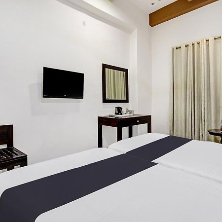 Townhouse Oak 46940 Hotel Vrindavan Sultānpur Eksteriør billede