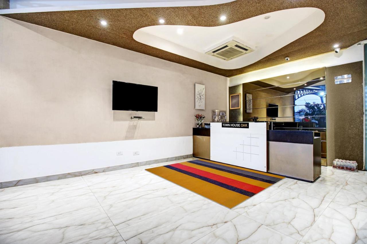 Townhouse Oak 46940 Hotel Vrindavan Sultānpur Eksteriør billede