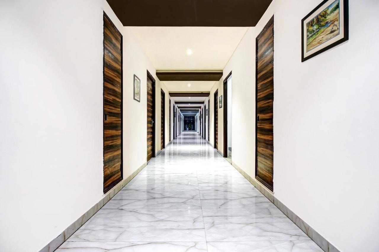 Townhouse Oak 46940 Hotel Vrindavan Sultānpur Eksteriør billede