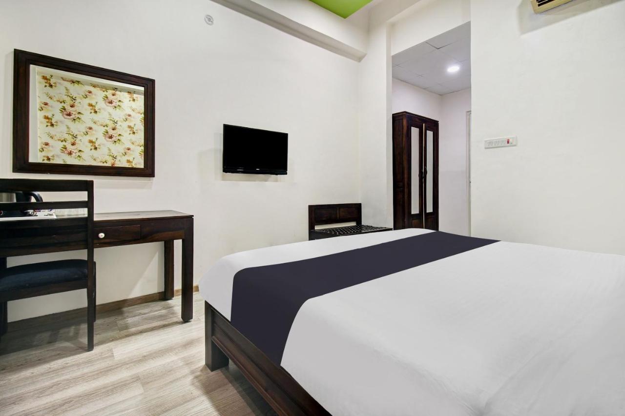 Townhouse Oak 46940 Hotel Vrindavan Sultānpur Eksteriør billede