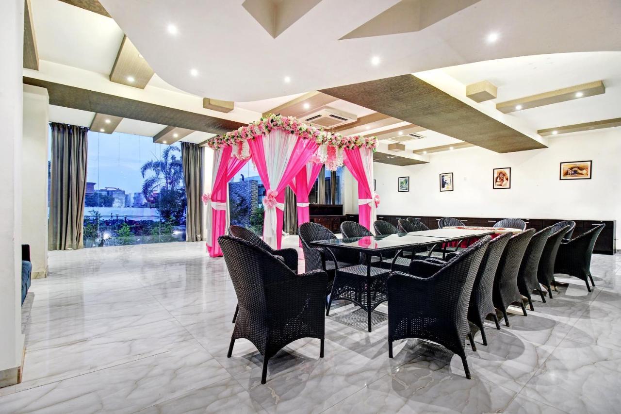 Townhouse Oak 46940 Hotel Vrindavan Sultānpur Eksteriør billede