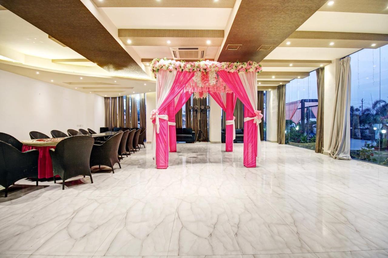 Townhouse Oak 46940 Hotel Vrindavan Sultānpur Eksteriør billede