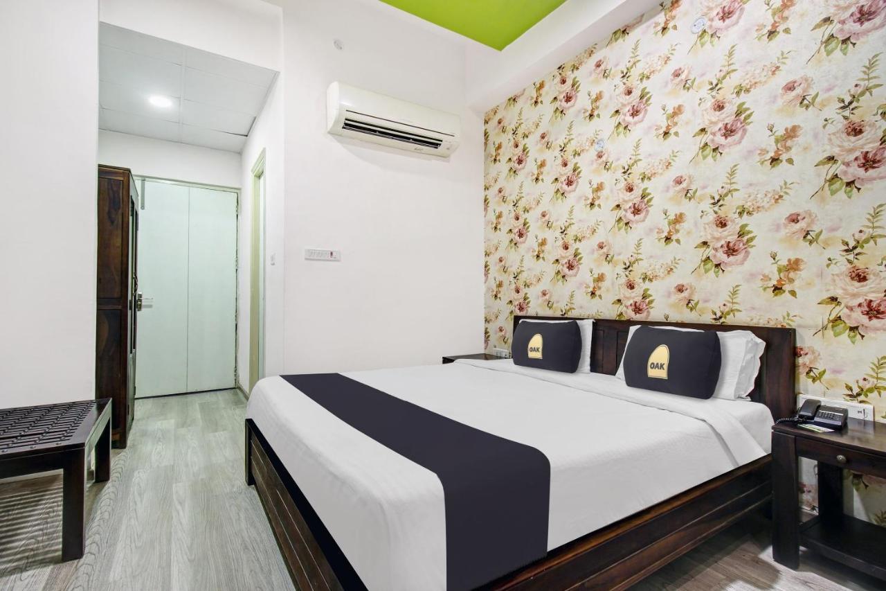 Townhouse Oak 46940 Hotel Vrindavan Sultānpur Eksteriør billede
