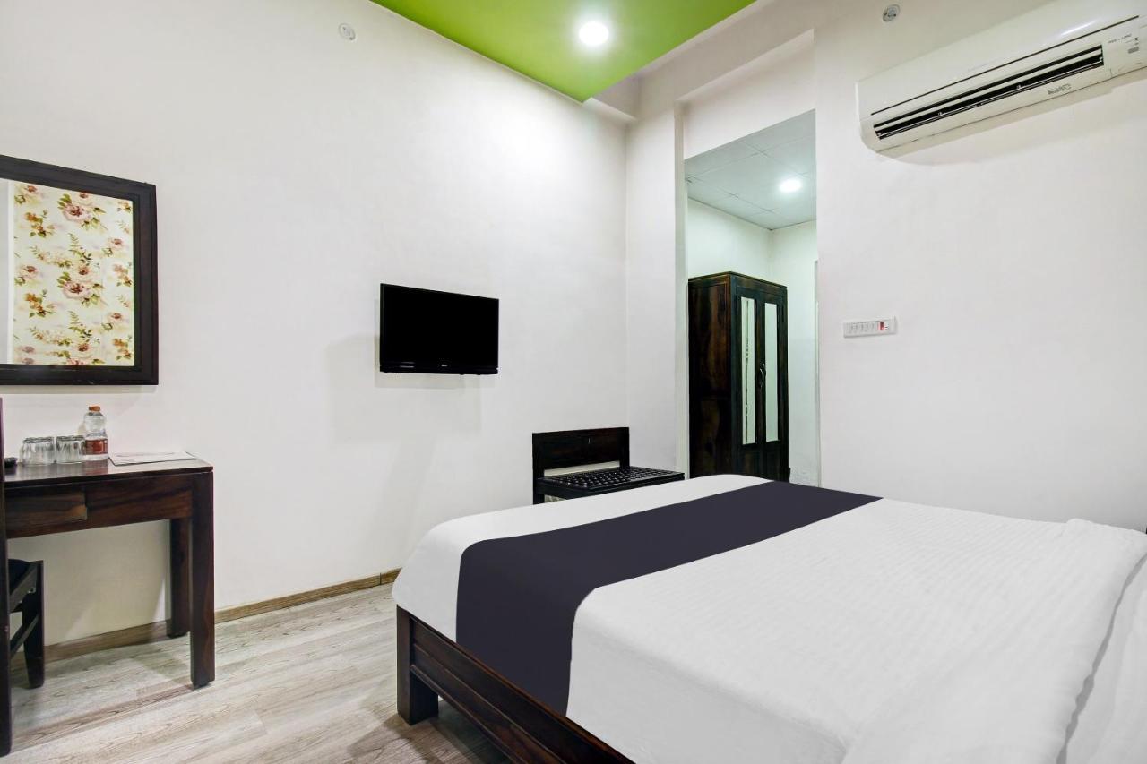 Townhouse Oak 46940 Hotel Vrindavan Sultānpur Eksteriør billede