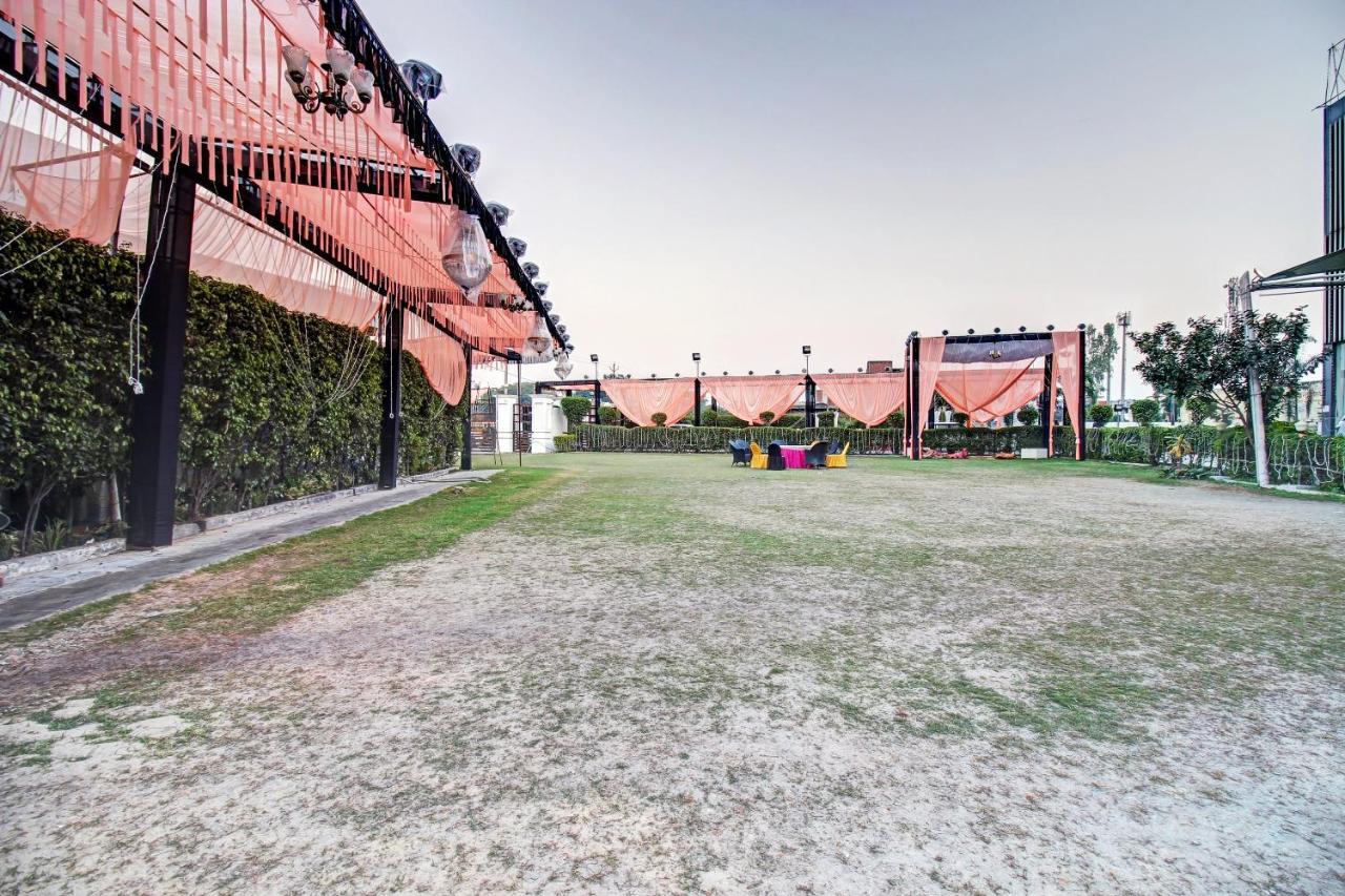 Townhouse Oak 46940 Hotel Vrindavan Sultānpur Eksteriør billede