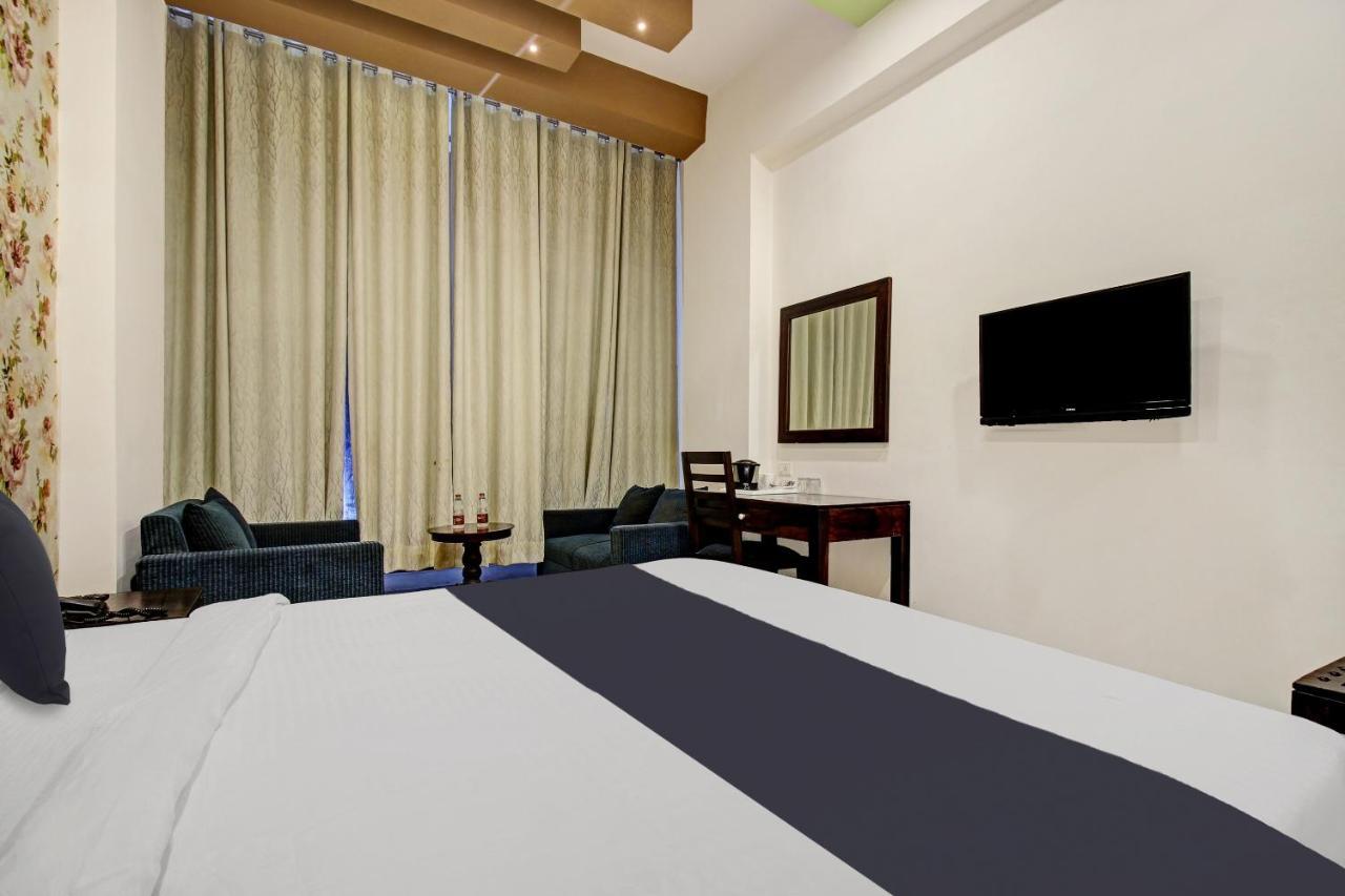 Townhouse Oak 46940 Hotel Vrindavan Sultānpur Eksteriør billede