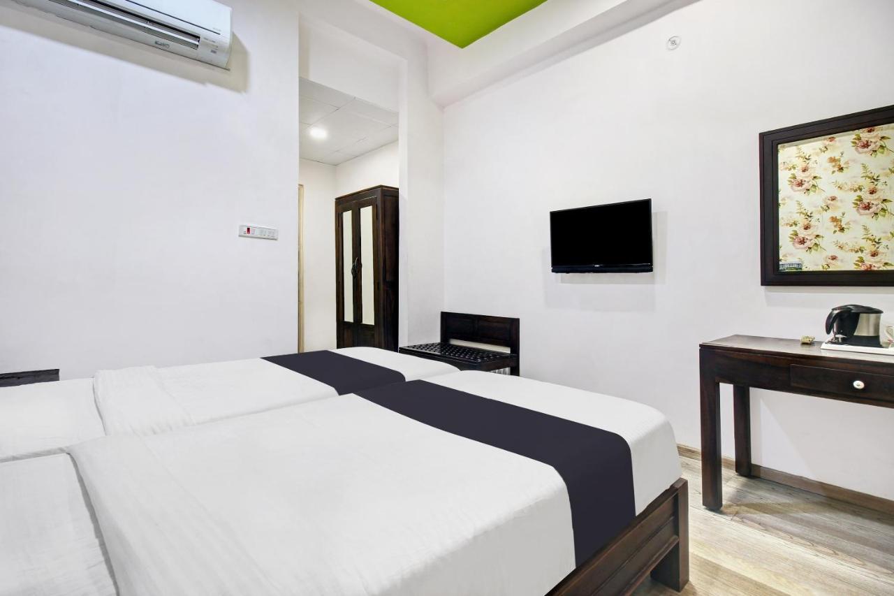Townhouse Oak 46940 Hotel Vrindavan Sultānpur Eksteriør billede