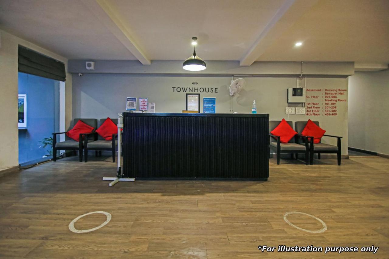 Townhouse Oak 46940 Hotel Vrindavan Sultānpur Eksteriør billede