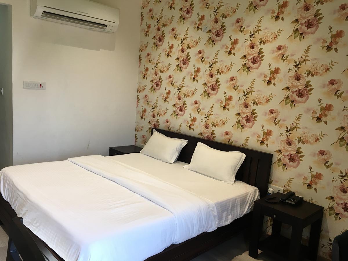 Townhouse Oak 46940 Hotel Vrindavan Sultānpur Eksteriør billede
