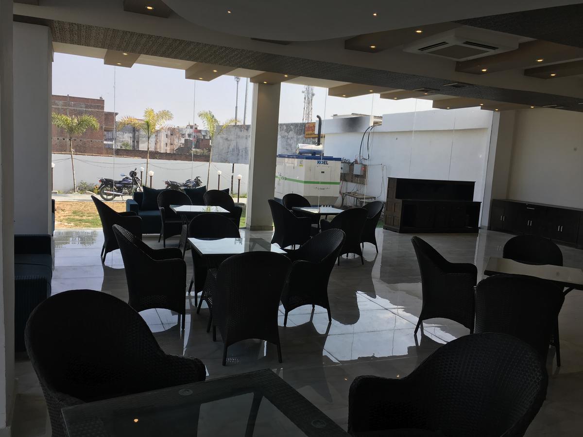 Townhouse Oak 46940 Hotel Vrindavan Sultānpur Eksteriør billede