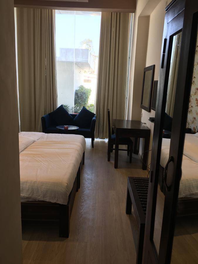 Townhouse Oak 46940 Hotel Vrindavan Sultānpur Eksteriør billede