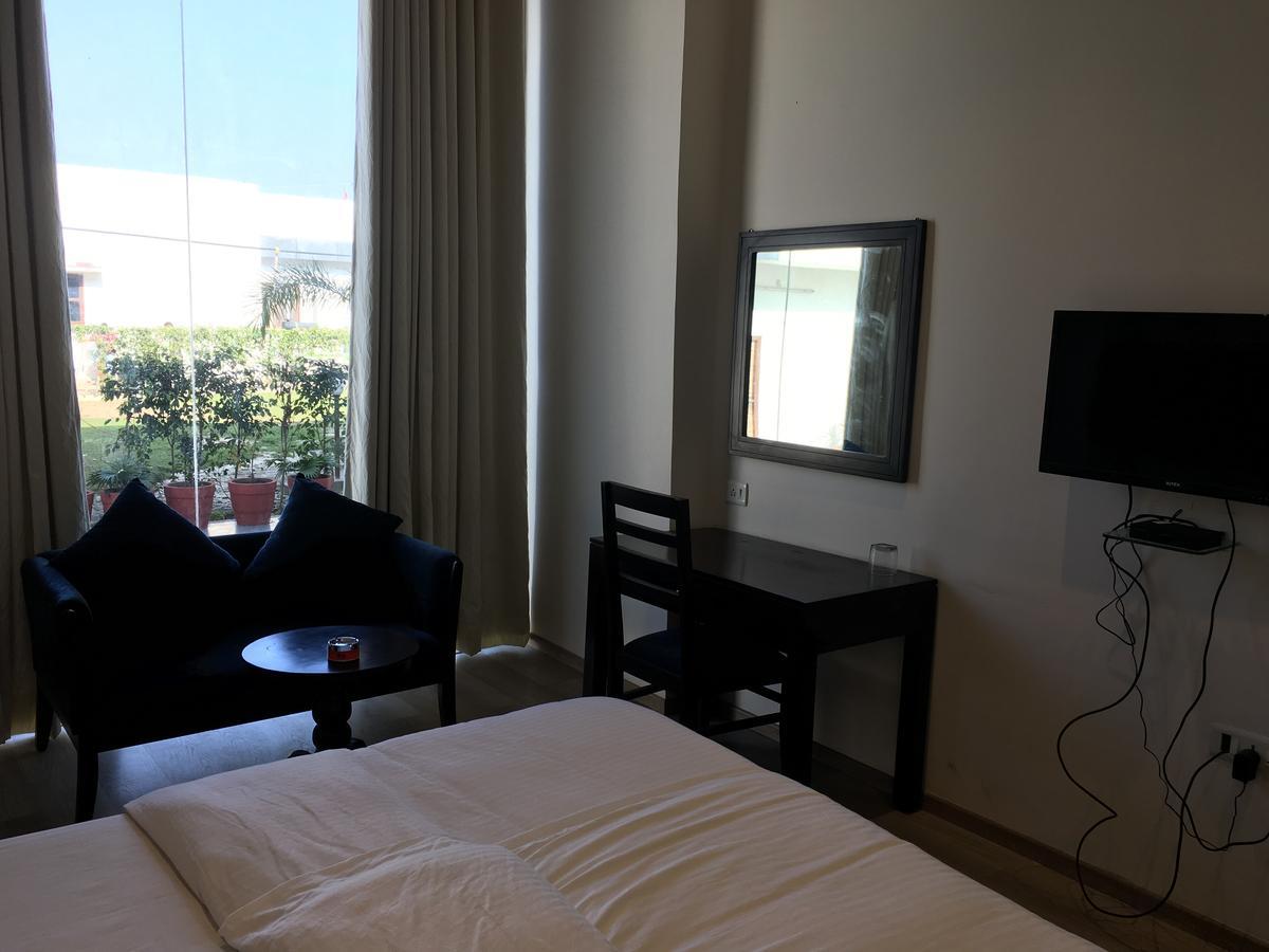 Townhouse Oak 46940 Hotel Vrindavan Sultānpur Eksteriør billede