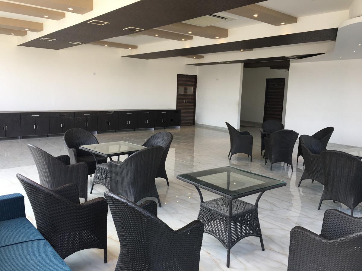 Townhouse Oak 46940 Hotel Vrindavan Sultānpur Eksteriør billede