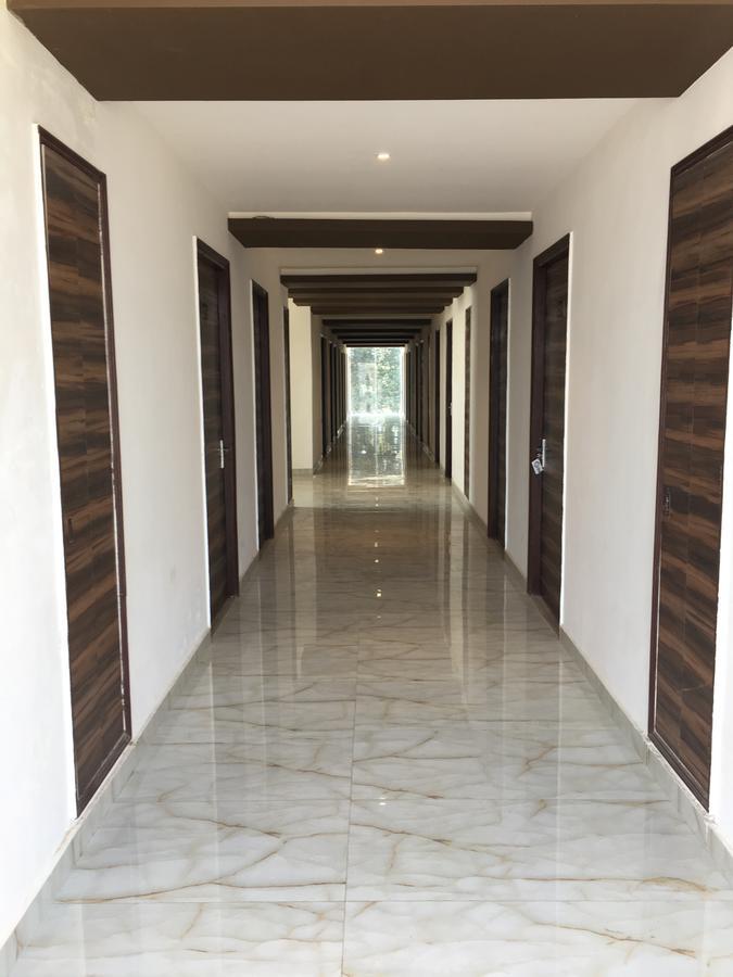Townhouse Oak 46940 Hotel Vrindavan Sultānpur Eksteriør billede