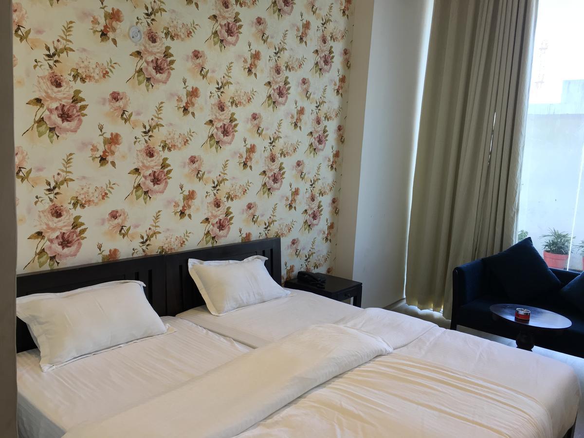 Townhouse Oak 46940 Hotel Vrindavan Sultānpur Eksteriør billede